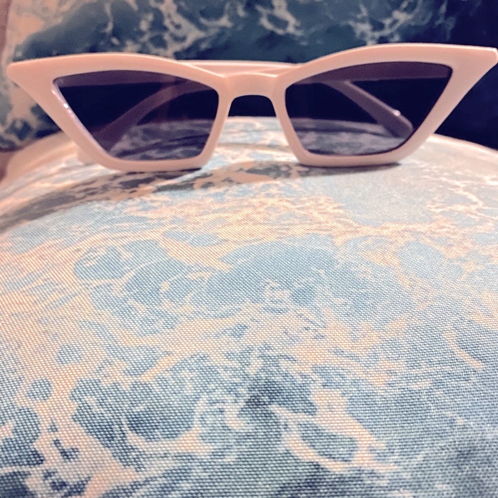 NEW WHITE RETRO SUNGLASSES